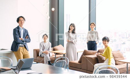 Business scene creative 98439344