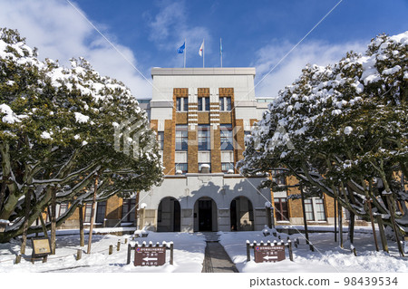 Kanazawa and Ishikawa Prefectural Government Commemorative Shiinoki Guest House during a sunny winter day 98439534