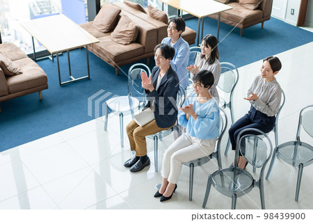 Business seminar applause bird's eye view 98439900