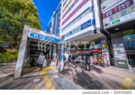 日本橫濱市景 橫濱市營地鐵藍線新橫濱站(3 號出口)景觀 日本橫濱市景 橫濱市營地鐵藍線新橫濱站(3 號出口)景觀 98440066