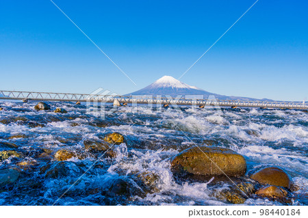 (Shizuoka Prefecture) Shinkansen crossing the Fuji River, Mt. Fuji in the background (Shizuoka Prefecture) Shinkansen crossing the Fuji River, Mt. Fuji in the background 98440184