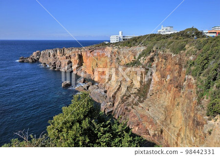 Three-tiered wall (Shirahama Town, Wakayama Prefecture) Three-tiered wall (Shirahama Town, Wakayama Prefecture) 98442331