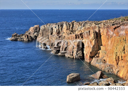 Three-tiered wall (Shirahama Town, Wakayama Prefecture) Three-tiered wall (Shirahama Town, Wakayama Prefecture) 98442333