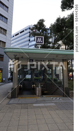 Osaka Metro堺筋線堺筋本町站12號出口有自動扶梯 Osaka Metro堺筋線堺筋本町站12號出口有自動扶梯 98444366