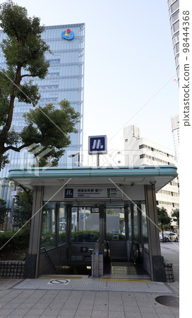 Osaka Metro堺筋線堺筋本町站17號出口（帶自動扶梯） 98444368