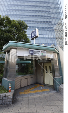 Osaka Metro堺筋線堺筋本町站15號出口，有電梯 98444369