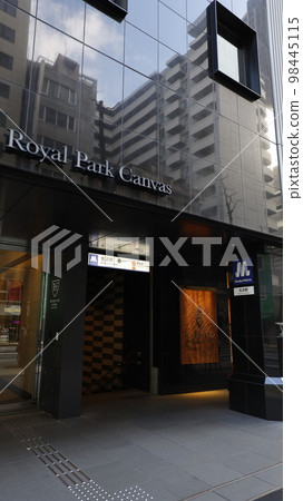 Kitahama Station Exit 3 on the Osaka Metro Sakaisuji Line, directly connected to The Royal Park Canvas Osaka Kitahama 98445115