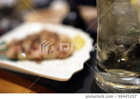 晚上喝高球和做飯 晚上喝高球和做飯 98445207