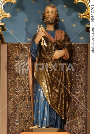 Saint Peter statue on the main altar in the church of Saint Matthew in Stitar, Croatia Saint Peter statue on the main altar in the church of Saint Matthew in Stitar, Croatia 98447701