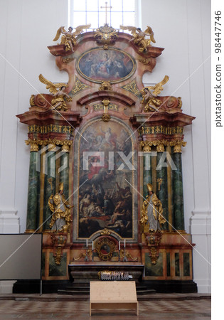 Altar in Collegiate church in Salzburg 98447746