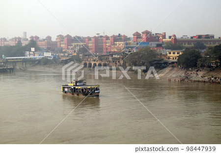 Ferry boat crosses the Hooghly River nearby the Howrah Bridge in Kolkata 98447939