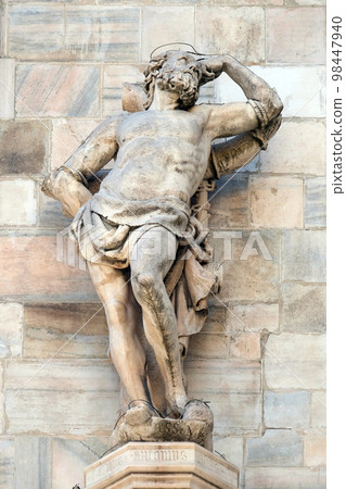 Statue of Saint on the facade of the Milan Cathedral, Duomo di Santa Maria Nascente, Milan, Lombardy, Italy 98447940