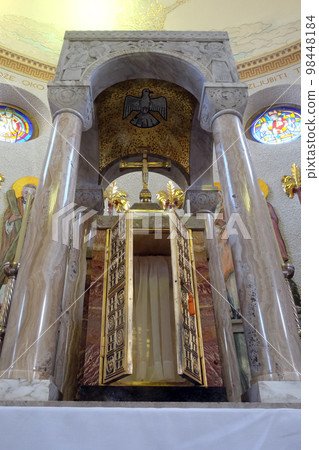 Tabernacle on the main altar in Saint Blaise church in Zagreb, Croatia Tabernacle on the main altar in Saint Blaise church in Zagreb, Croatia 98448184