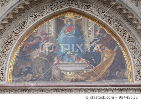 Mary surrounded by Florentine Artists, Merchants and Humanists, Right Portal of Cattedrale di Santa Maria del Fiore (Cathedral of Saint Mary of the Flower), Florence, Italy Mary surrounded by Florentine Artists, Merchants and Humanists, Right Portal of Cattedrale di Santa Maria del Fiore (Cathedral of Saint Mary of the Flower), Florence, Italy 98448518