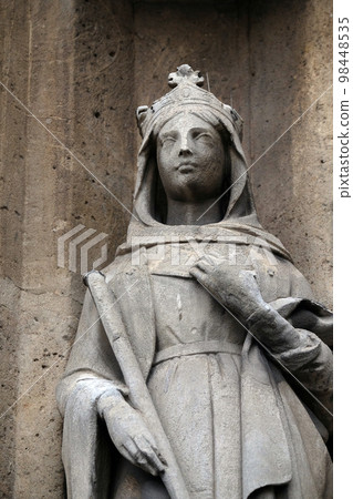 Saint Bathilde statue on the portal of the Saint Germain l'Auxerrois church in Paris, France 98448535