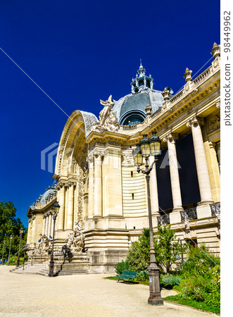The Petit Palais, an art museum in Paris, France 98449962