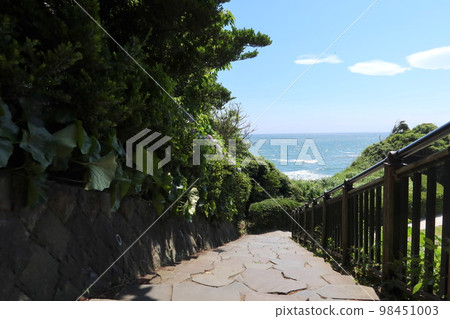 Inamuragasaki Stairs and the Sea 98451003