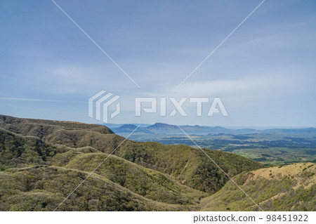 Kokonoe mountain range scenery Kokonoe mountain range scenery 98451922
