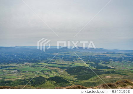 Kokonoe mountain range scenery Kokonoe mountain range scenery 98451968