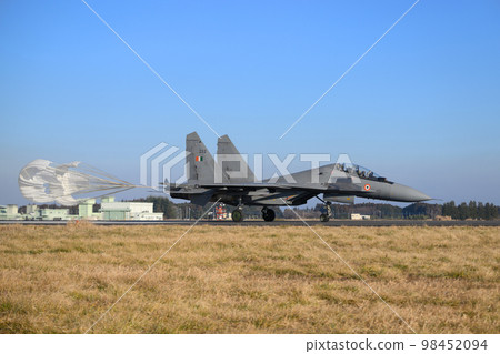 印度空軍蘇霍伊 Su-30MKI 降落 98452094
