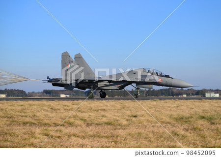 印度空軍蘇霍伊 Su-30MKI 降落 98452095