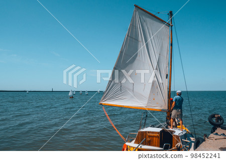 Sailing training, preparation for the regatta. Sailing training, preparation for the regatta. 98452241