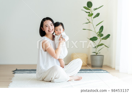 Baby and young mom 98453137