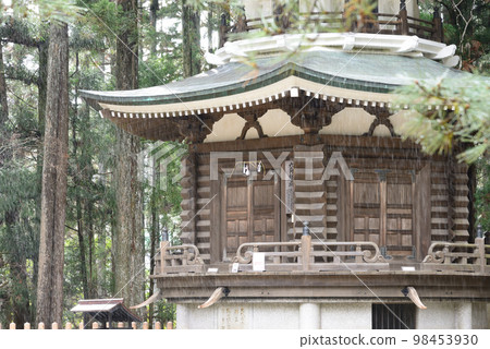 Hexagonal Sutra in the Rain Hexagonal Sutra in the Rain 98453930