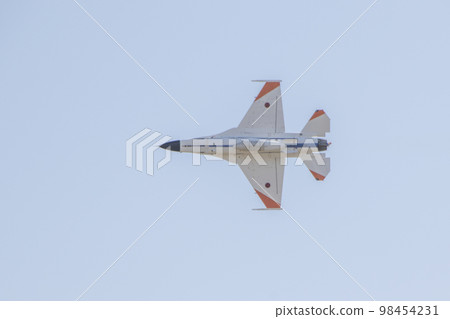 Air Self-Defense Force F-2 fighter making a turn Air Self-Defense Force F-2 fighter making a turn 98454231