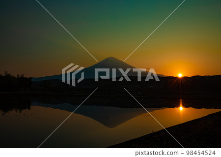 Rice field and Mt. Fuji Rice field and Mt. Fuji 98454524