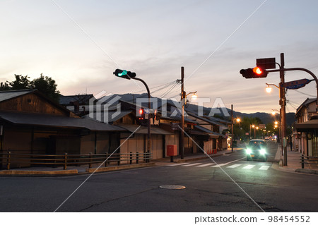 黃昏的京都市嵐山市景 黃昏的京都市嵐山市景 98454552