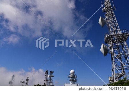 Mt. Jizo (Gunma Prefecture) A group of antennas towering at 1673 m Mt. Jizo (Gunma Prefecture) A group of antennas towering at 1673 m 98455036