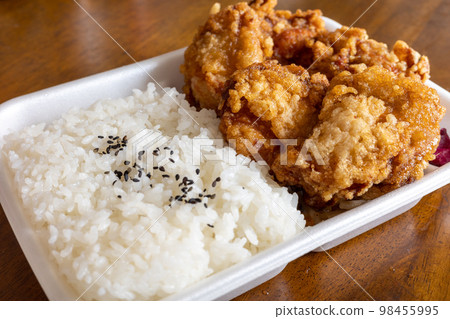 日本非常好吃的炸雞便當盒 98455995