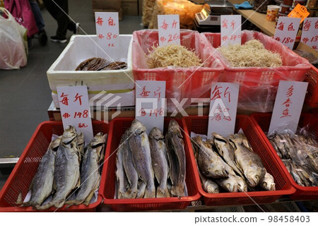 Salt-dried fish (ham yui) sold in the "seafood town" in the west of Tokusuke-do, Hong Kong. It was cheap before but now expensive 98458403