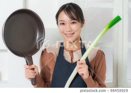 green onion female frying pan green onion female frying pan 98458929