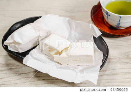 tea and ice cream 98459053