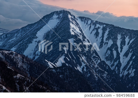 Mt. Jonen at dawn seen from Mt. Chogatake in the Northern Alps Mt. Jonen at dawn seen from Mt. Chogatake in the Northern Alps 98459688