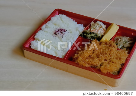 Tonkatsu lunch box 98460697
