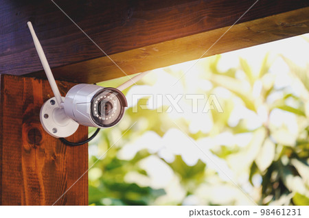 Wireless ip camera monitors an house to prevent theft Wireless ip camera monitors an house to prevent theft 98461231