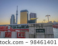 日出時的晴空塔和吾妻橋 98461401