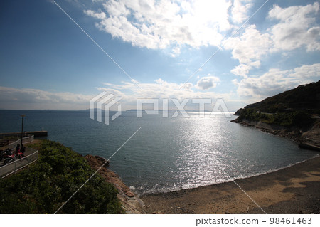 兵庫縣辰野市室津市三津町三津道站三津和十戶屋前的播磨灘和海岸 兵庫縣辰野市室津市三津町三津道站三津和十戶屋前的播磨灘和海岸 98461463