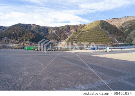 Miyagaseko Dam parking lot 98461924