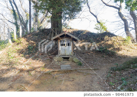 海洛多姆山頂(東京都秋川丘陵自然公園) 海洛多姆山頂(東京都秋川丘陵自然公園) 98461973