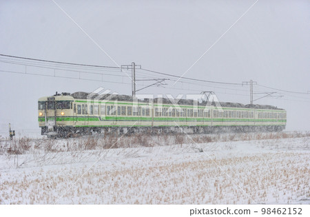Uetsu Main Line Kanatsuka-Nakajo JR East Series 115 S formation (Niigata) 98462152