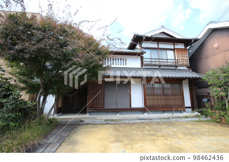 Tatsuno's townscape: a beautiful Japanese-style house with a gabled roof Tatsuno's townscape: a beautiful Japanese-style house with a gabled roof 98462436