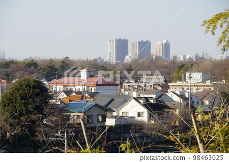 從日本國立天文台西側的懸崖線上看到的武藏小金井的高層公寓 98463025