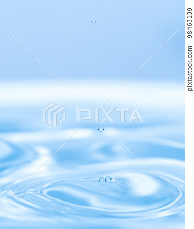 水濺動作鏡頭 98463139