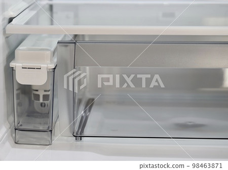 新型冰箱內置製冰機的水箱和冷藏室 98463871