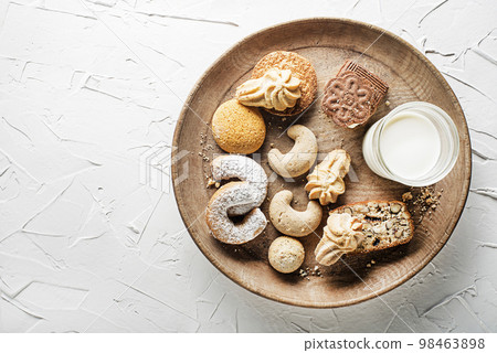 Cookies and milk 98463898