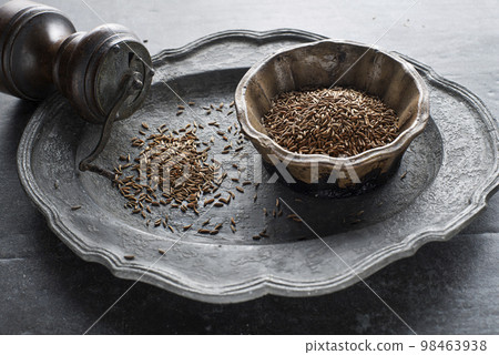 Cumin caraway seedd 98463938